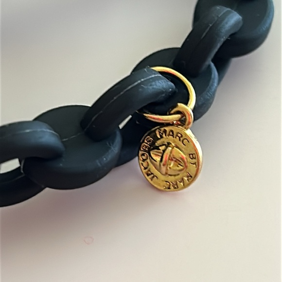 Marc By Marc Jacobs Macintosh BLAKC Turnlock Rubber Stretch Bracelet - NWT - Picture 6 of 12